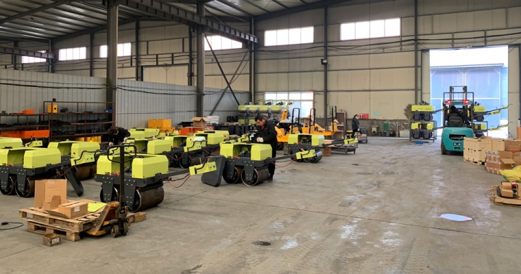 阳春三月,一批小型压路机出口外洋，，，，去赴一场他国春暖花开!