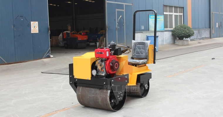 怎样有用保养小型压路机的机械传动系统呢？？？？？